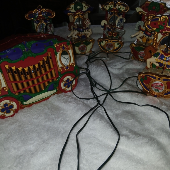 Mr.Christmas Vintage Festive Carousel Holiday Decor Set